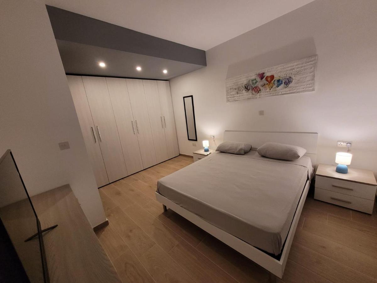 St Paul's Bay New Modern Penthouse 2 Minutes From Seascape Apartment *