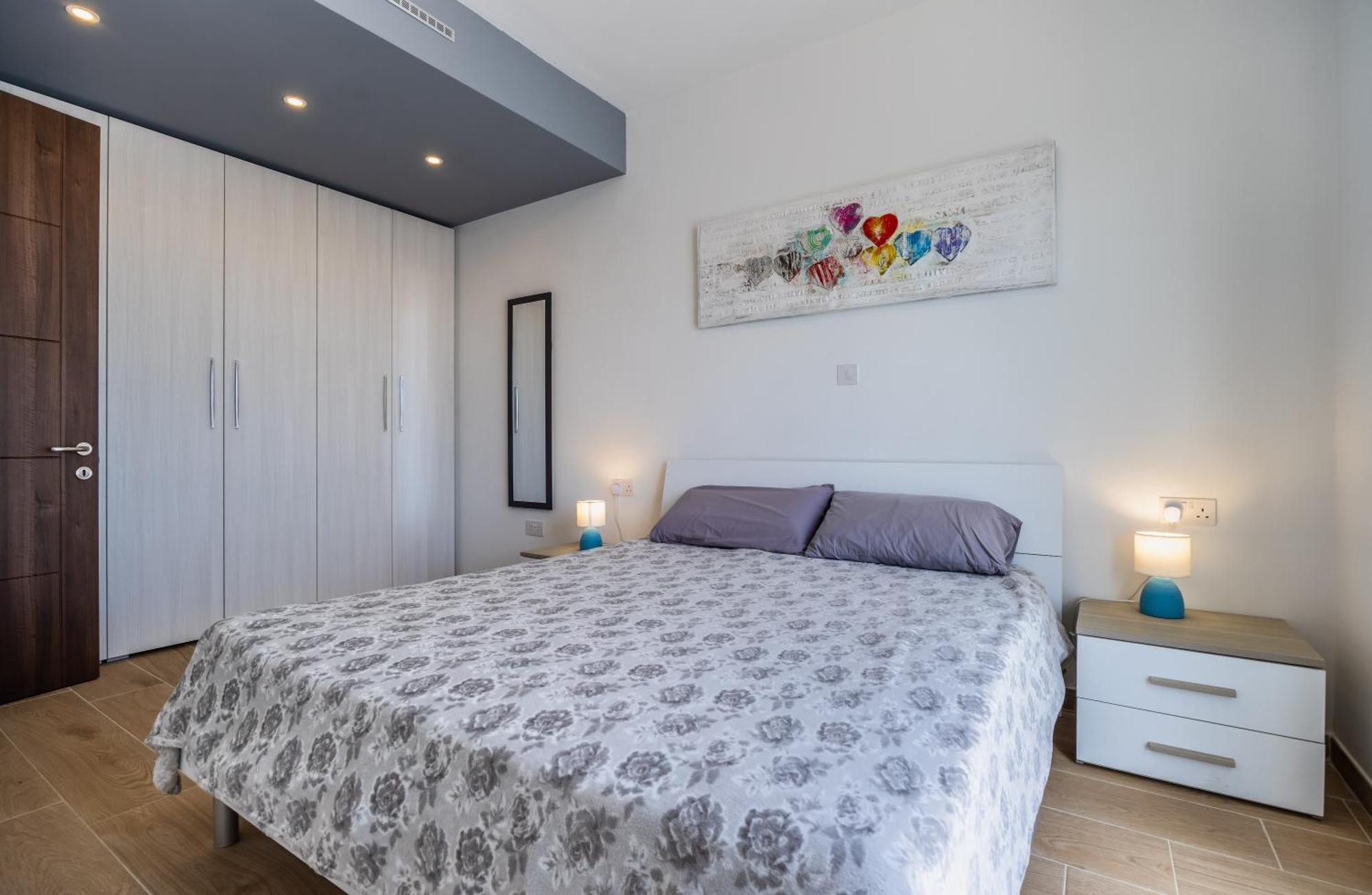 Apartment St Paul's Bay New Modern Penthouse 2 Minutes From Seascape *